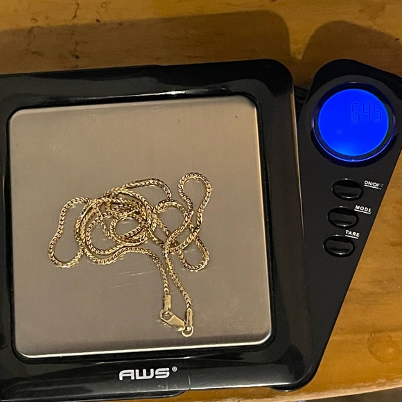 *SOLD* 14K Rounded Box Chain 18" - Picture 7 of 7